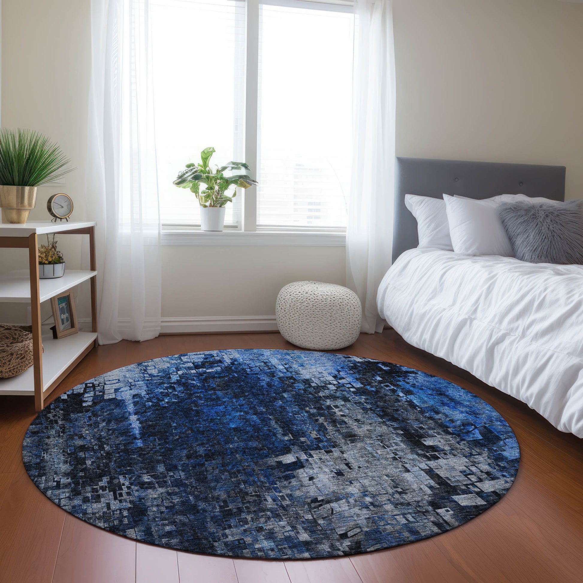 8' Navy Blue And Denim Blue Round Abstract Washable Indoor Outdoor Area Rug-5